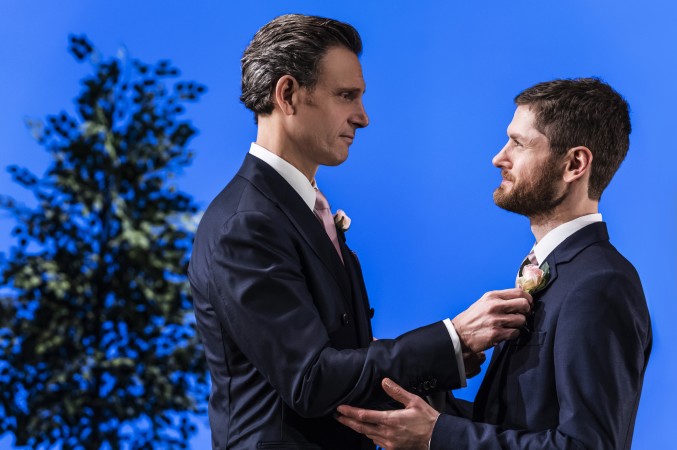 KyleSollerNews's tweet photo. New pics from #TheInheritance
[by Matthew Murphy]
#KyleSoller #EricGlass #TonyGoldwyn #PaulHilton #AndrewBurnap https://t.co/PRCENmincv