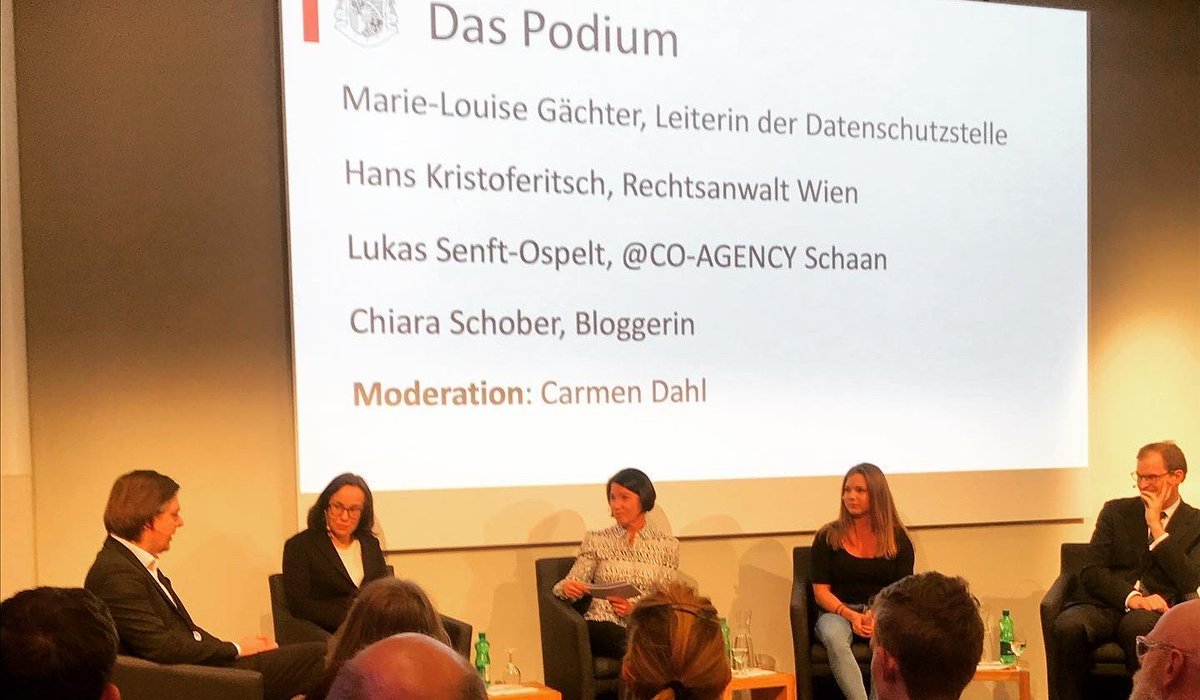co_agency's tweet photo. Was wir auf Facebook, Instagram &amp; Co. liken, teilen und tun, lässt Rückschlüsse auf unsere Persönlichkeit zu. Genau darüber ging es in der Podiumsrunde am gestrigen Datenschutztag. Lukas war mit dabei und schilderte die Vorteile der sozialen Medien aus Sicht der Unternehmen. https://t.co/x8niLtdmqT