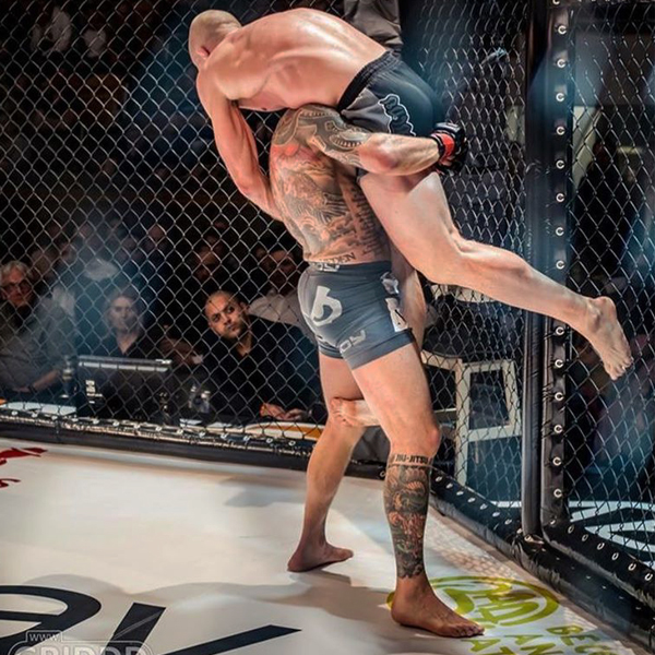 MMAShopEU's tweet photo. Ground and pound with BAD BOY: 
Sports clothing and equipment
https://t.co/lsgcJDOQmt

#badboy #martialarts #fitness #czechfitness #boxing #muaythai #kickboxing #glory #training #mma #mmashop #mmashopprague https://t.co/8iLE5JCwBL