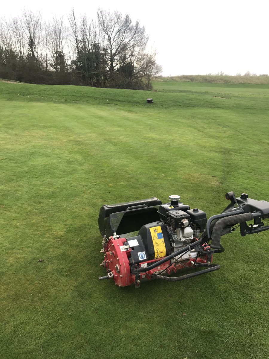 Out cutting greens by hand <a href="/risebridgegolf/">Risebridge Golf</a> using the <a href="/baronessuk/">Baronessuk</a> <a href="/essexbigga/">Essex BIGGA</a> #golfing #winter #Peaceful
