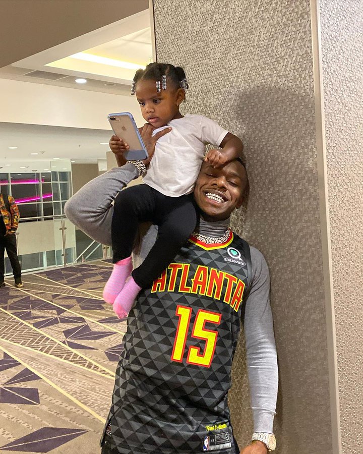 K_Papiana's tweet photo. @nblkcm @desobanks Why they have 2 babies here? 👀 https://t.co/MlSi5NKlpq