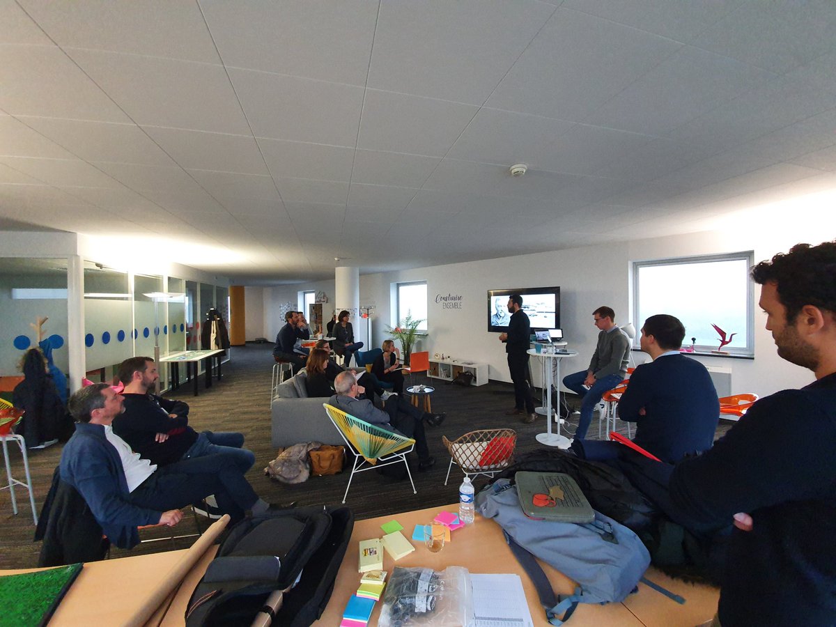 BleuseMickael's tweet photo. Comment passer de l'ideation à l expérimentation : 1ère session d'accompagnement des lauréats du #hachatonarkea en mode commando dans les locaux de @SayBressst @lesquaredarkea #teampio #DRFH @WeAreArkea @cmarkea https://t.co/kY4nuv311E
