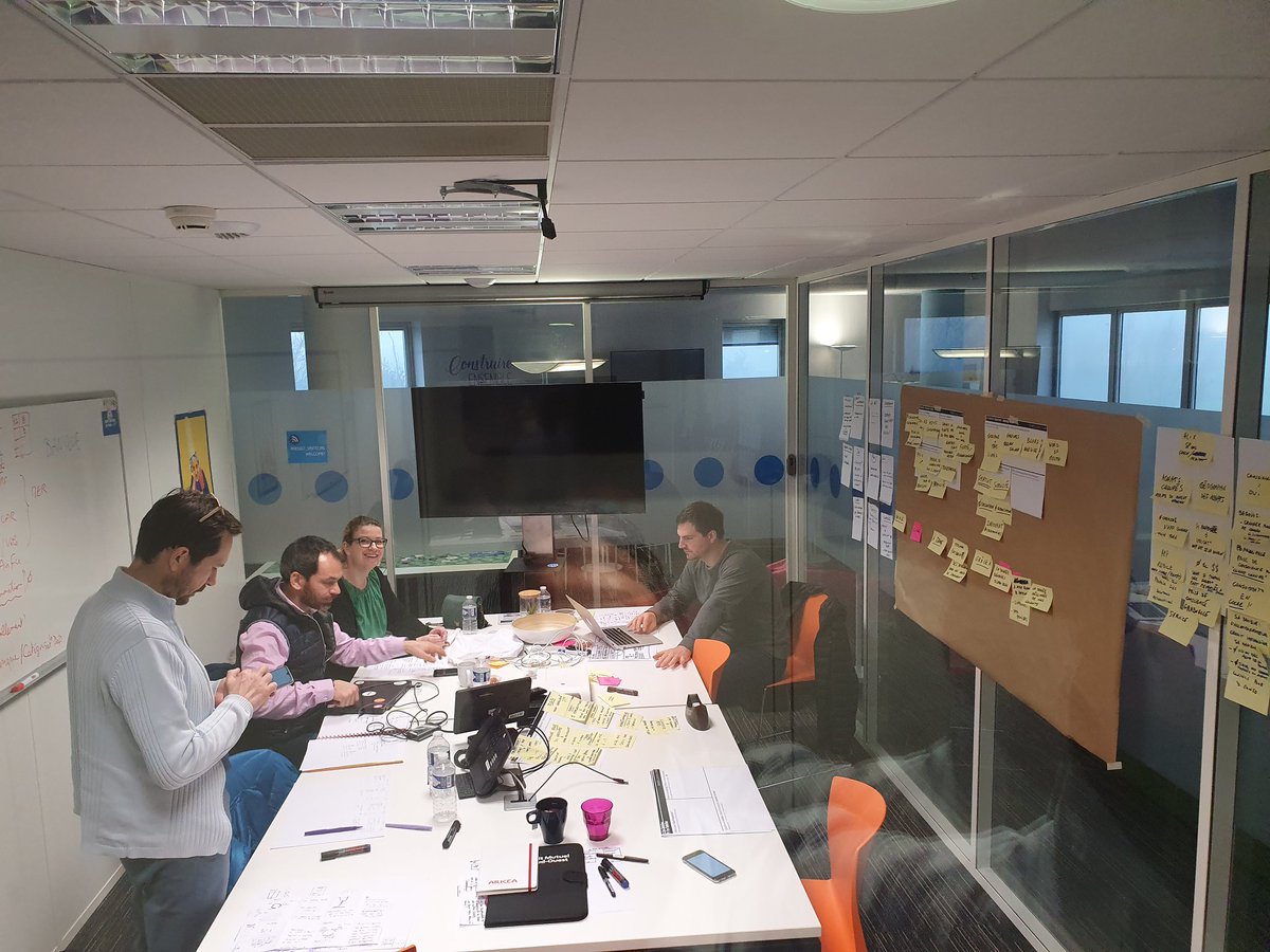 BleuseMickael's tweet photo. Comment passer de l'ideation à l expérimentation : 1ère session d'accompagnement des lauréats du #hachatonarkea en mode commando dans les locaux de @SayBressst @lesquaredarkea #teampio #DRFH @WeAreArkea @cmarkea https://t.co/kY4nuv311E