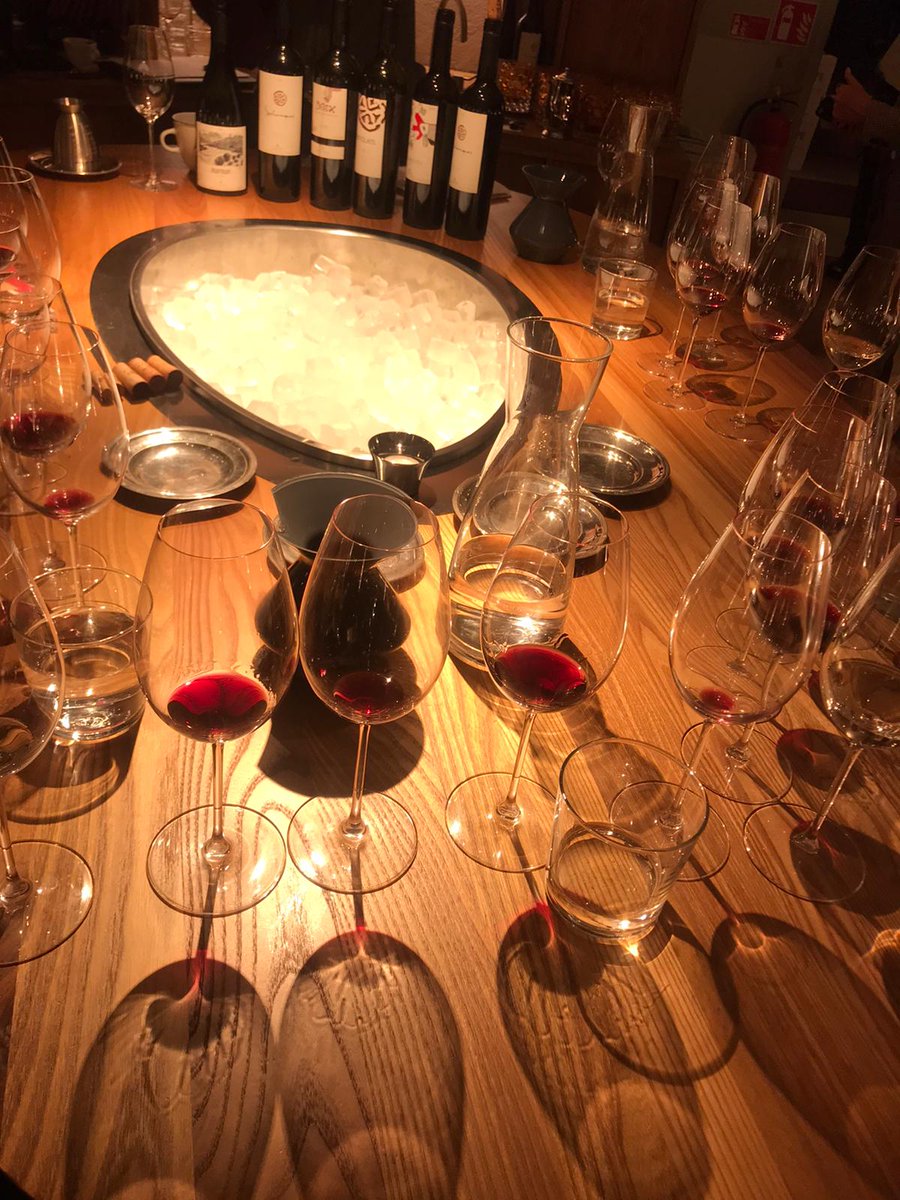 masdoix's tweet photo. A great evening at Ferdinand Vinrum in Stockholm 👏🏻🍷
Tasting and working table with all our wines and great people around🔝
#MasDoix #MasDoixWinery #Priorat #Poboleda #PrioratWine #Wine #WineTasting #MasDoixFacts #LesCrestes #Salanques #Doix https://t.co/QUvW5D0a4T