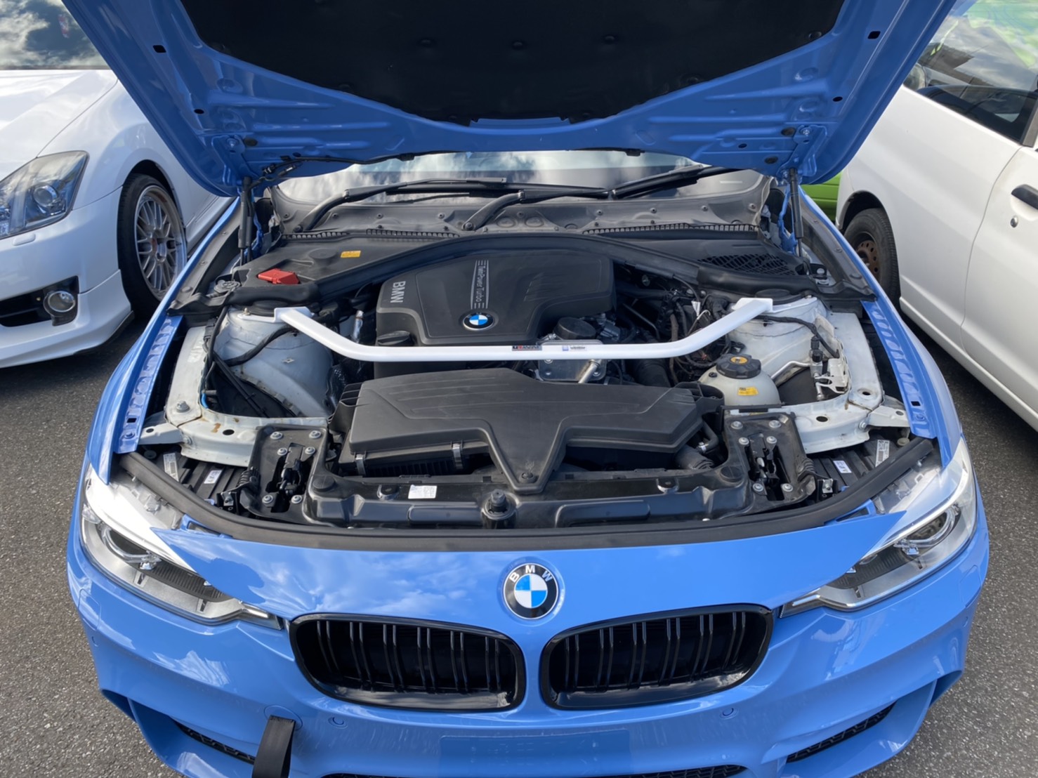 ウルトラレーシング フロントタワーバー BMW 5シリーズ E60 NU30 2003 ...