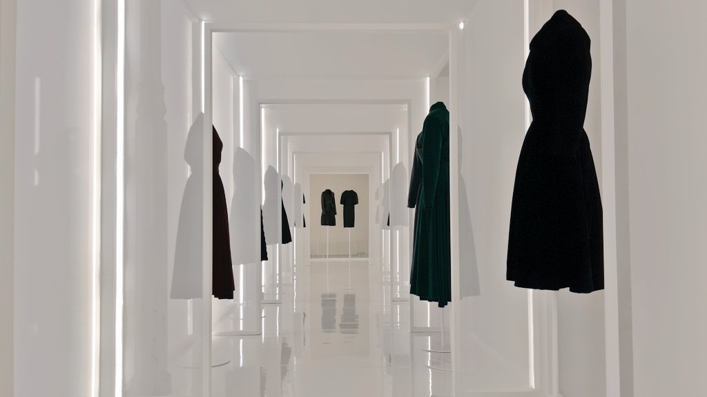 #Alaïa &amp; #Balenciaga. A timesless #conversation, a #bestpractice of #fashioncurating signed by #OlivierSaillard, a #mustvisit of this season in #Paris.