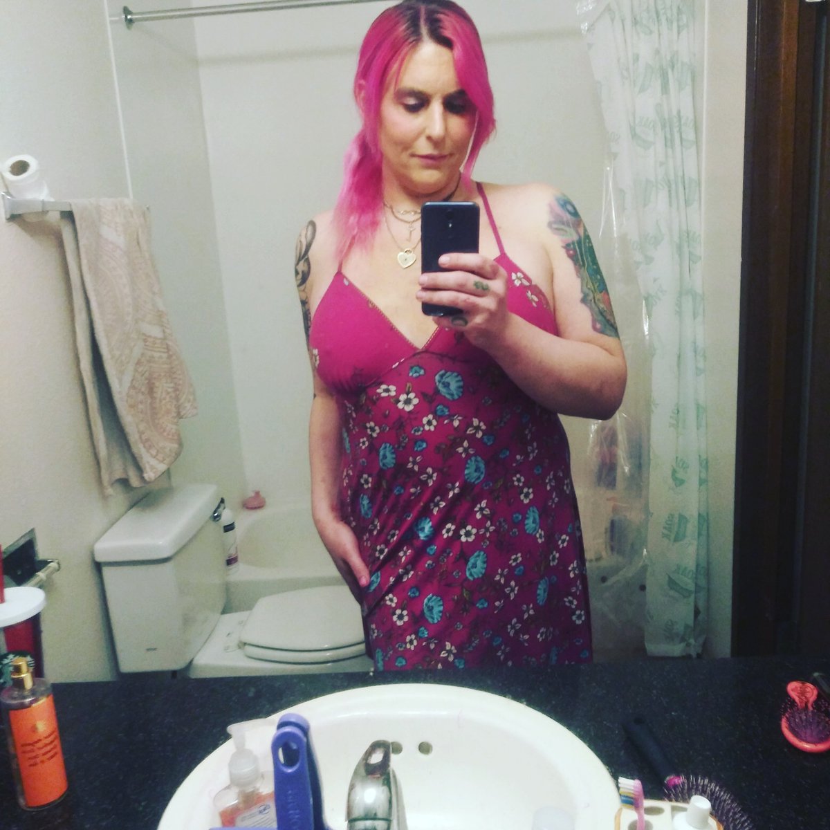 EmmaFrostENT's tweet photo. New home new city. Fuck bitches #StayPretty https://t.co/l1m1r8vBo9