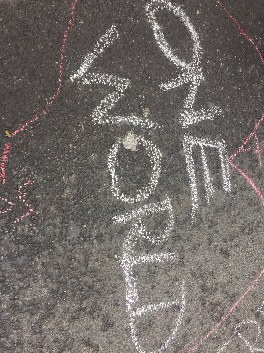 HR_ARTiXt's tweet photo. #hrforfuture #familyforfuture @FridayForFuture @FFFWiesbaden
Wäre die #Erde eine #Bank, wäre sie längst gerettet. Spreadtheword #Wiesbaden https://t.co/atmgDlIiP5