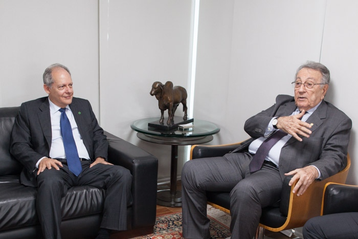 SistemaCNA's tweet photo. Presidente da CNA recebe novo diretor da Ceplac

No encontro foram discutidas possibilidades de parcerias entre as duas entidades e a utilização da ATeG em ações da Ceplac.

#encontro #parcerias #ATeG #assistênciatécnica #Ceplac #agro #reunião https://t.co/AS3hSuWflx