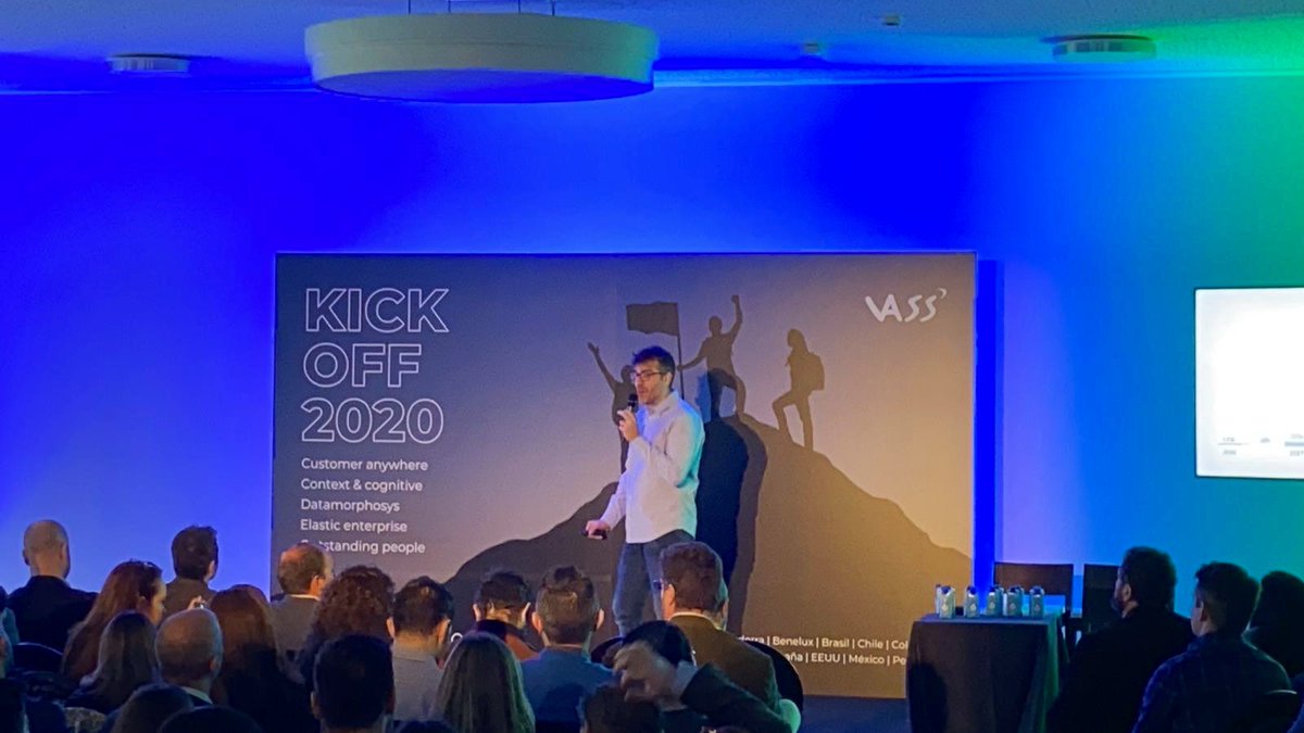 VASS_Company's tweet photo. Iñaki Bermejo nos cuenta como @vdshop4 en 2020 focalizará su estrategia en ventas, tras firmar importantes acuerdos con grandes marcas. #KickOffVASS20
¡A por todas!🙌🏼 https://t.co/r6eKsKztvF