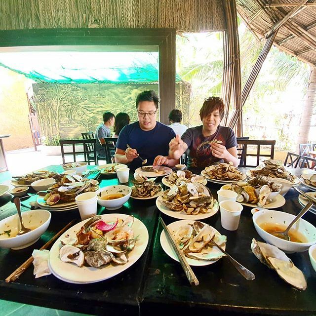 merforga's tweet photo. Why you can't take us to all you can eat seafood buffets. We see food and we eat ALL OF IT #gluttony #allyoucaneat #seafood #reasonswhyihavegout https://t.co/s4HzzUsQN0 https://t.co/2emfliuvtZ