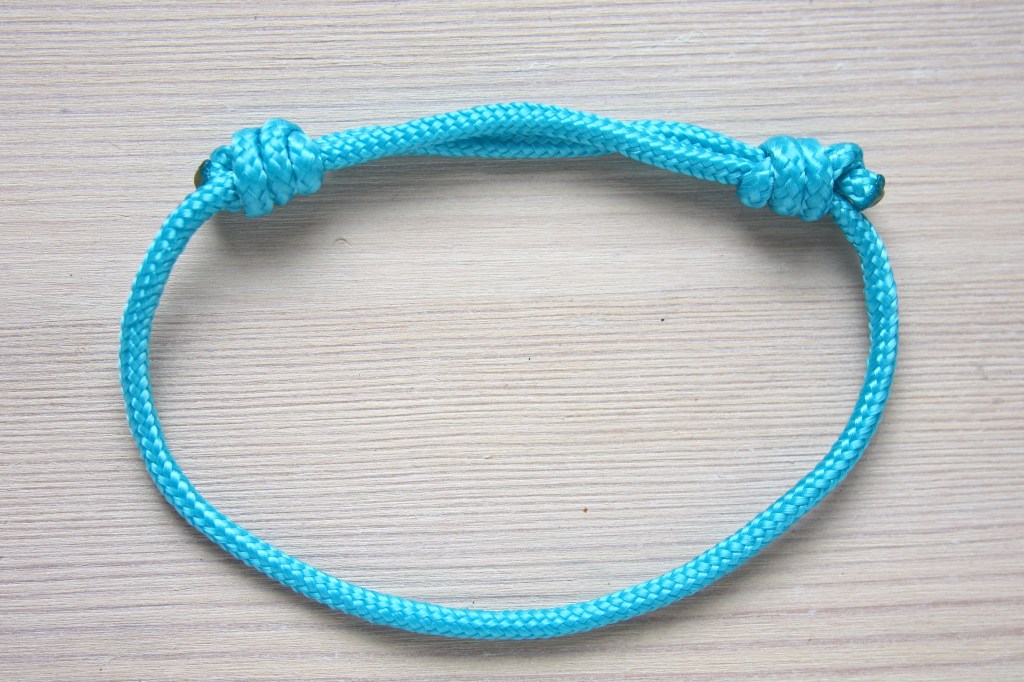 MakeandFable's tweet image. New excerpt from my new Macrame eBook - How to tie a Barrel Sliding Knot makeandfable.com/2020/01/barrel…