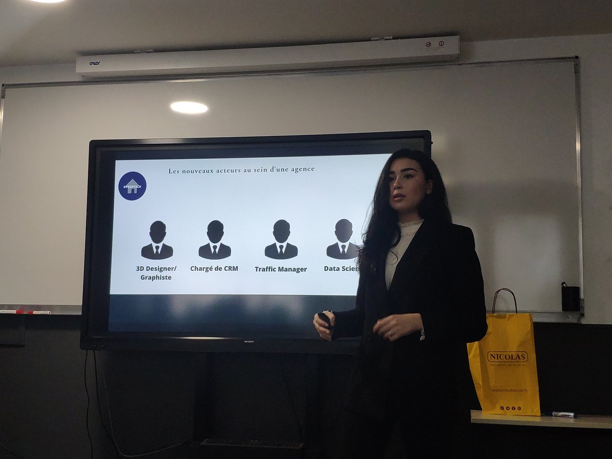 jiang_xiaohuan's tweet photo. Do you want to get a #Job in #RealEstate ?

Voilà, les nouveaux acteurs au sein d'une agence de l'#immobilier !

#immolabdmb
#proptech
#MBADMB https://t.co/8erDfE8JaO