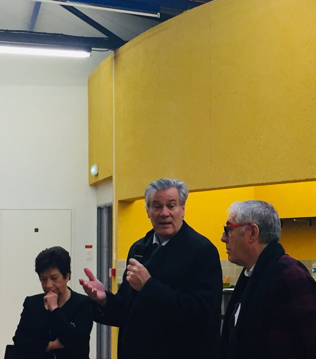 LaureBerthon's tweet photo. @SLeFoll, Maire du Mans & psdt du CCAS est venu ns encourager ds nos travaux : «L’action sociale de demain est un vrai défi. Il ne faudra pas perdre la relation humaine malgré le dvlpt des technologies et du numérique, sinon on aura tt perdu» #CCAS2050 @unccas @calippe8 @vrmtvrmt https://t.co/bq0TsYENn9