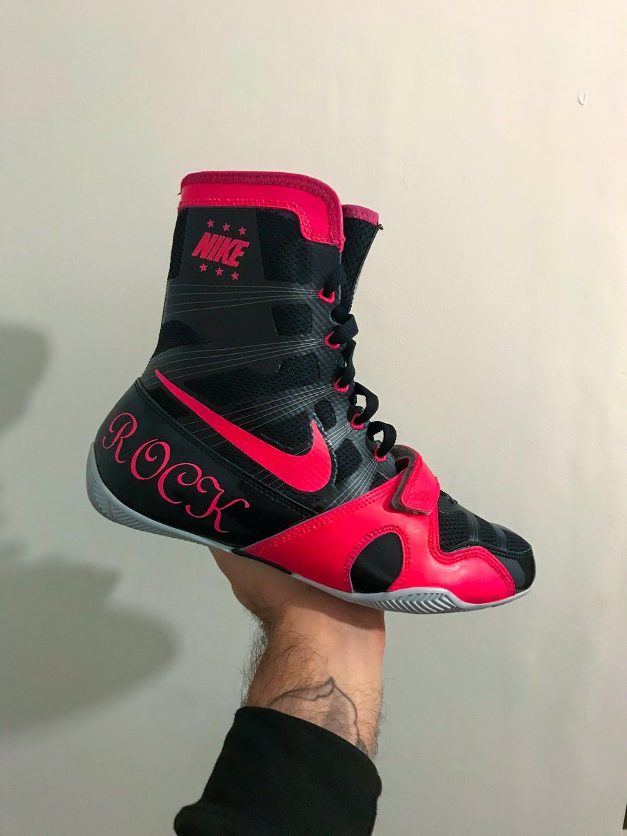 Wild_Sole's tweet photo. Our Neon Pink HyperKO ๐ vs our Glitter Pink HyperKO ๐
Which one do you prefer? ๐ค
#HyperKO #Boxing #Custom #Pink https://t.co/w3NZ5KcHKj