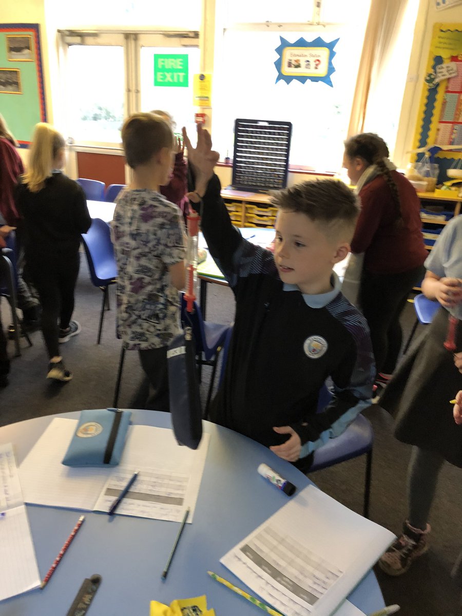 Plasyfelin's tweet photo. Year 5 have been looking at the force of gravity and using force meters to measure there weight and mass of objects #plapc9 #plapscience https://t.co/Sir5h5u610