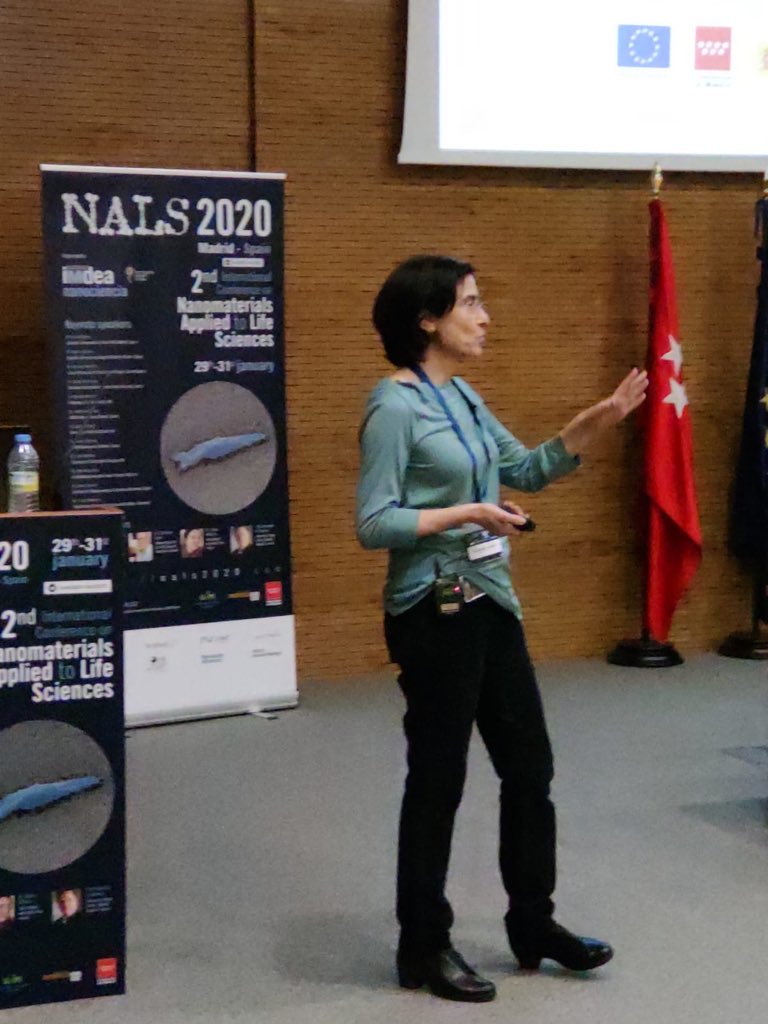 ‪Dr Isabel Rodriguez of @IMDEA_Nano giving his presentation covering the use on #nanomaterials for therapy at the #nals2020.‬
‪#Madrid ‬