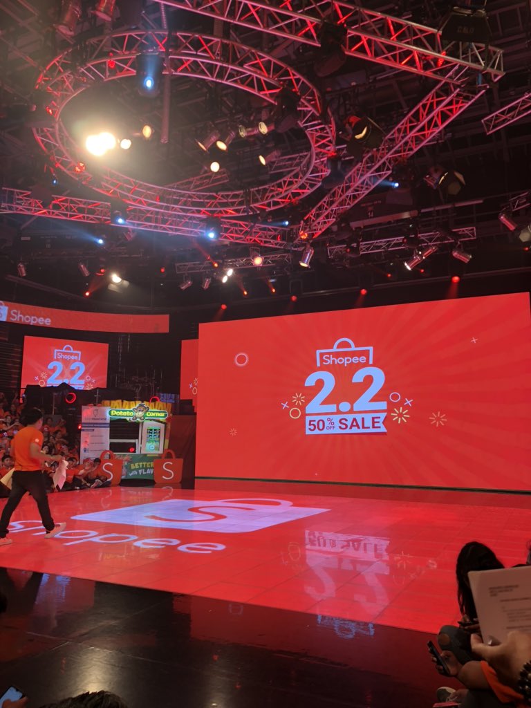 ShopeePromo's tweet photo. Shopee PH:

Nakikita ko na yung prize mamaya oh. Mapapa-sana all na naman ako! #ShopeePH22onGMA #ShopeePH22onWowowin https://t.co/QUDFnytWZJ https://t.co/OLtrOTGiea
