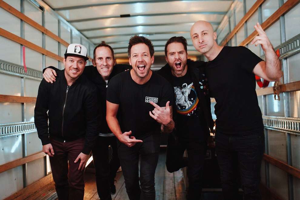 BookMyShowID's tweet photo. Selain Simple Plan, Ini Daftar Line Up LaLaLa Fest 2020 https://t.co/MVVbQg2hQz https://t.co/PYFNVojed9