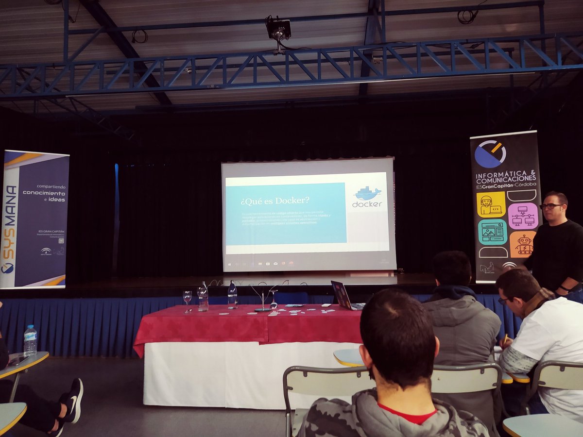 Andres_H78's tweet photo. ¡Volvemos a avistar la ballena azul en esta #sysmana2020 con Juanjo Martínez de @semic en su ponencia "Docker Reboot" ! #sysmana https://t.co/hJcMeSH6H7