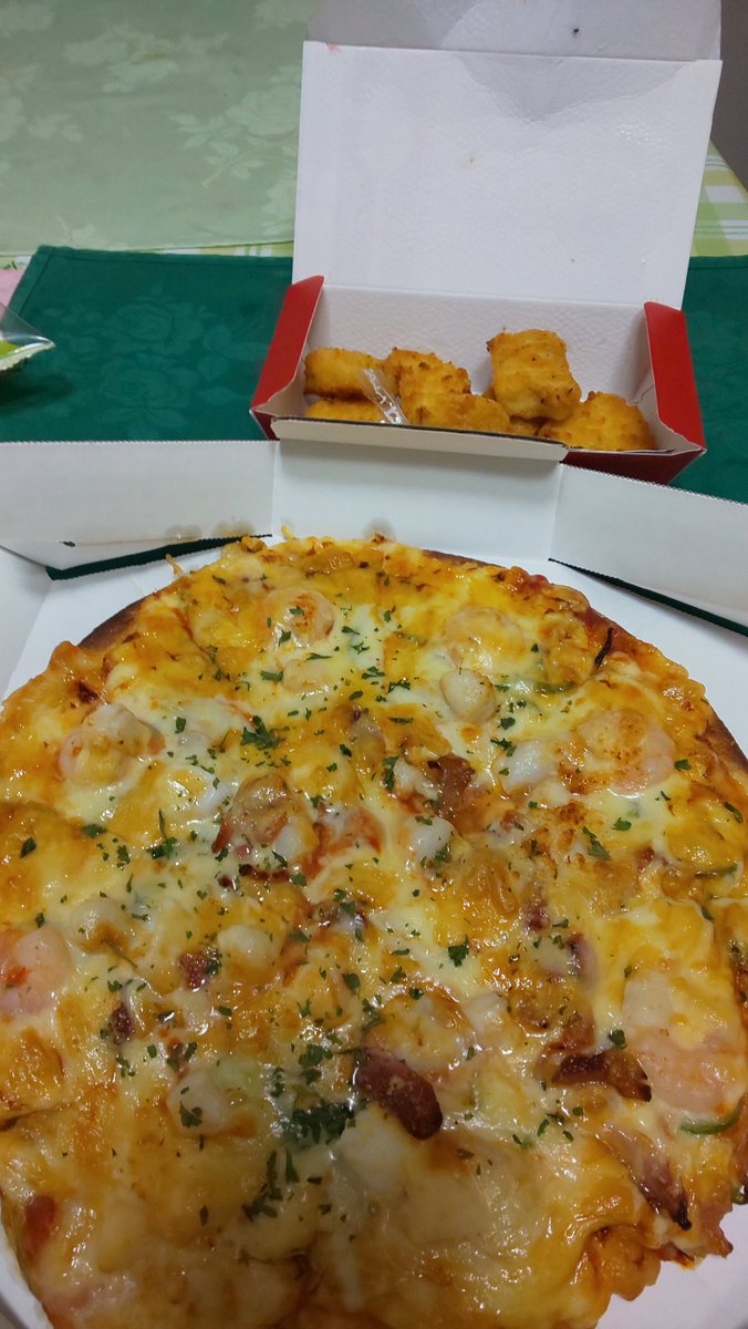 マサ ピザ買った ピザーラ移動販売車は 土曜と日曜も本荘のマルホン駐車場にてピザ販売するそうです ピザーラ 由利本荘市 マルホンカウボーイ