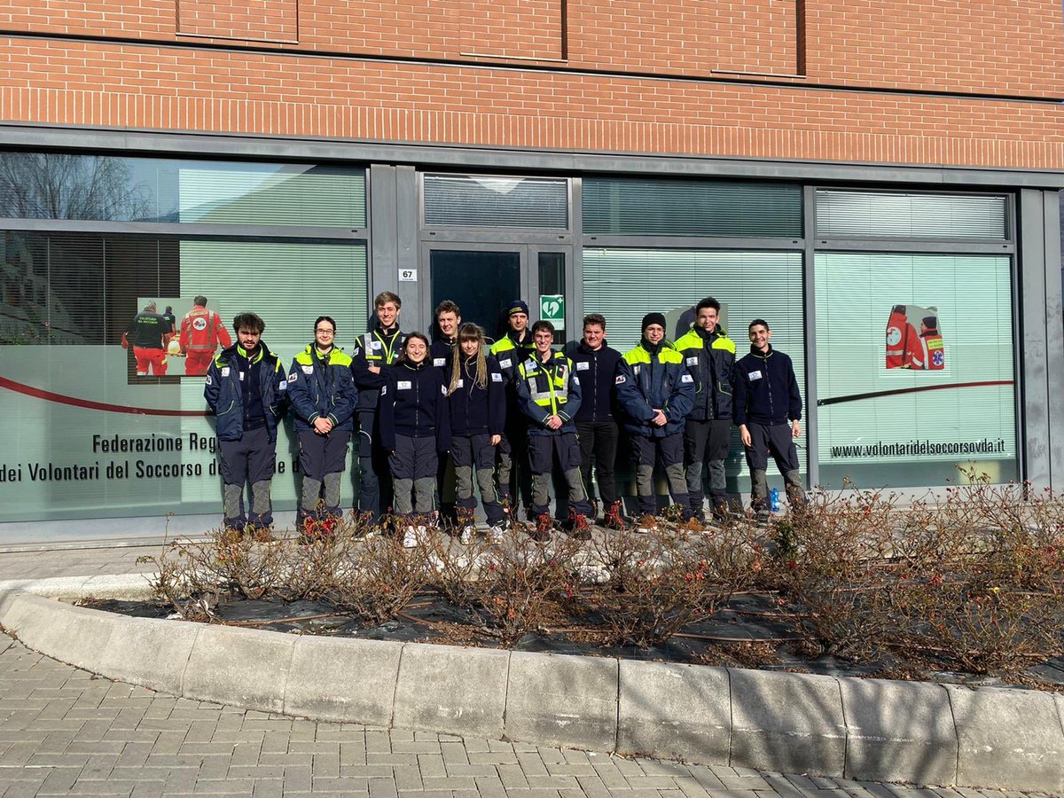 vds_vda's tweet photo. Qui⬇️i nostri ragazzi di #serviziocivile #Vda Sono 12 e hanno iniziato l’attività nelle sedi delle #odv di Montjovet, Verrès, Châtillon, Saint-Marcel, Saint-Pierre e presso #AnpasVda Hanno tra i 19-20 anni. Si occuperanno di trasporti sociali e soccorso sanitario @Anpasnazionale https://t.co/upQ42Aj13L