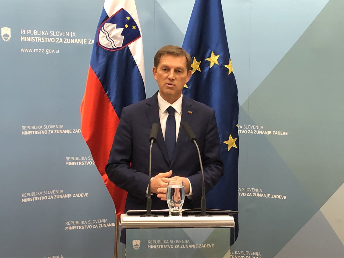 MiroCerar's tweet photo. Slovenija gre naprej! Sodišče EU se je razglasilo za nepristojno, a tudi jasno zapisalo, da morata državi pogodbenici arbitražnega sporazuma storiti vse potrebno za izvršitev arbitražne razsodbe. To je jasen signal, da je treba #arbitraža implementirati na obeh straneh. https://t.co/cVKou9G4Ex