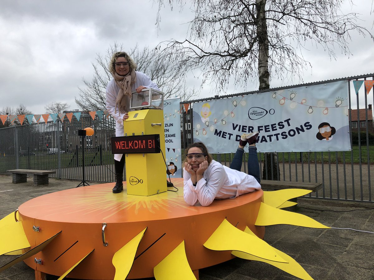 De Wattsons zijn er weer helemaal klaar voor. Laat de zon maar komen hier bij Basisschool De Fakkel in Almelo. Tijd voor een feestje! #slimopgewekt @vgpodeoosthoek