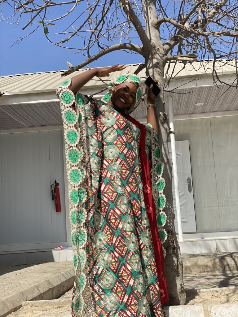 YaxsyMand's tweet photo. #sunkissed #summertree #JummatMubarak #tgif https://t.co/Ova4iqwrEW
