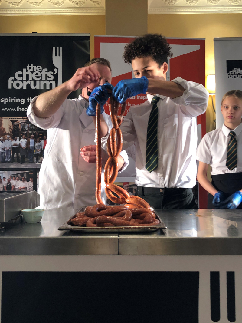 thechefsforum's tweet photo. @coleggwent a staged ground-breaking Hospitality Industry Taster Day for Local Schools with The Chefs’ Forum Academy @StPierreHotel #readmore https://t.co/LmBIo6hJ2j @andy_chan84 @Garethhope85 @helenlawless3 @GavinGeorge19 https://t.co/QSLeijR2Hz