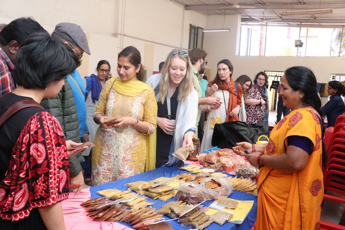 DeshpandeFdtn's tweet photo. Delegates interaction with Micro Entrepreneurs and visit to Micro Entrepreneur exhibition.#DETs #DD2020 #DFSandbox #dfindia #dfsandbox #SandboxDD2020 #dflead #sustainableagricultureinitiative #microentrepreneurship
#deshpandestartups https://t.co/LOH36WiBzK