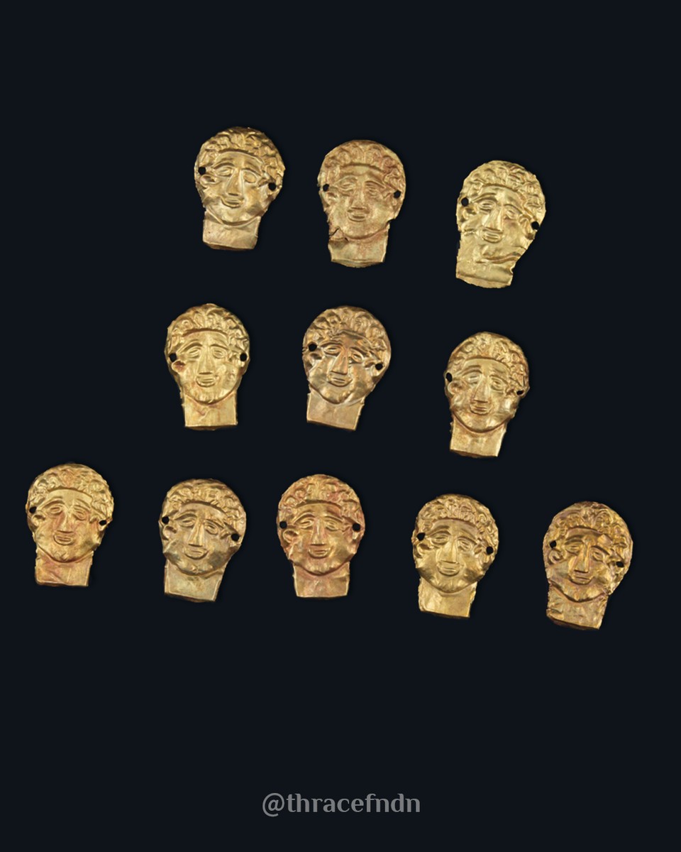 ThraceFNDN's tweet photo. Gold appliqués with male heads, from the #VassilBojkovCollection.
What is interesting about these is that there are some differences in the features of their faces, mainly in the area of the eyes, the shape of the nose, mouth and hair | 4th - 3rd century BC
#twitterstorians https://t.co/vctesWIuiV