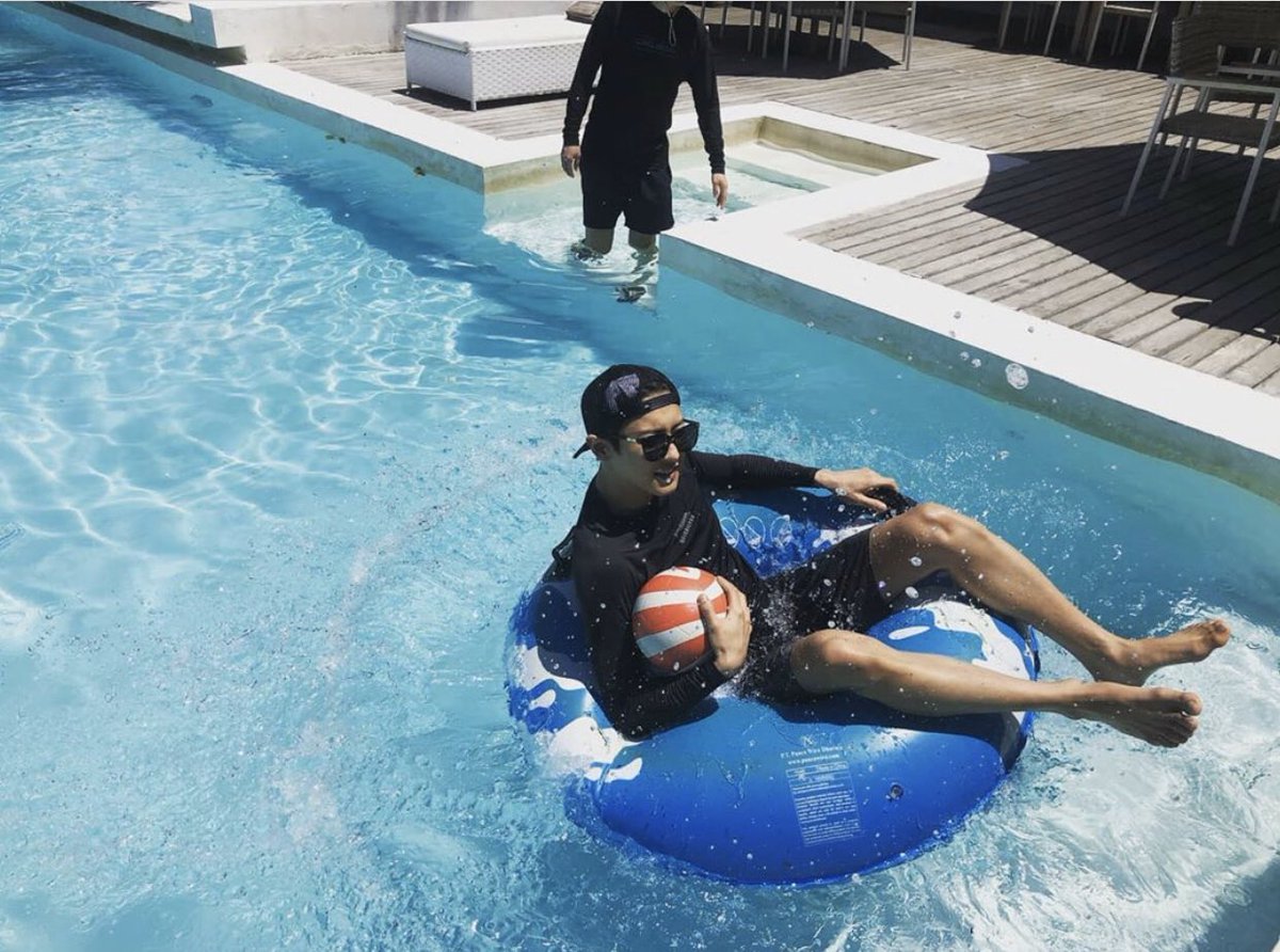 __realsam61's tweet photo. swimming 🏊‍♂️ https://t.co/RweTYvTFXG