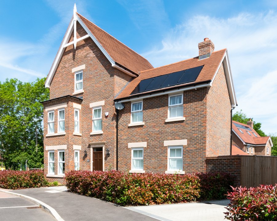 bimbricks's tweet image. Brick Award Winner, #croudacehome have built on the old Keymer Tile Site in Burgess Hill using #Freshfieldlane #Firstquality.  Locally sourced, this multi-coloured stock #brick, is in keeping with the surrounding area and offers a quality product with #sustainable credentials.