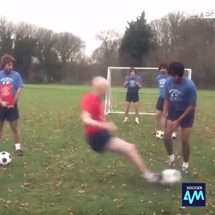 Happy Birthday to Marcos Rojo!   The man absolutely lives for a slide tackle 