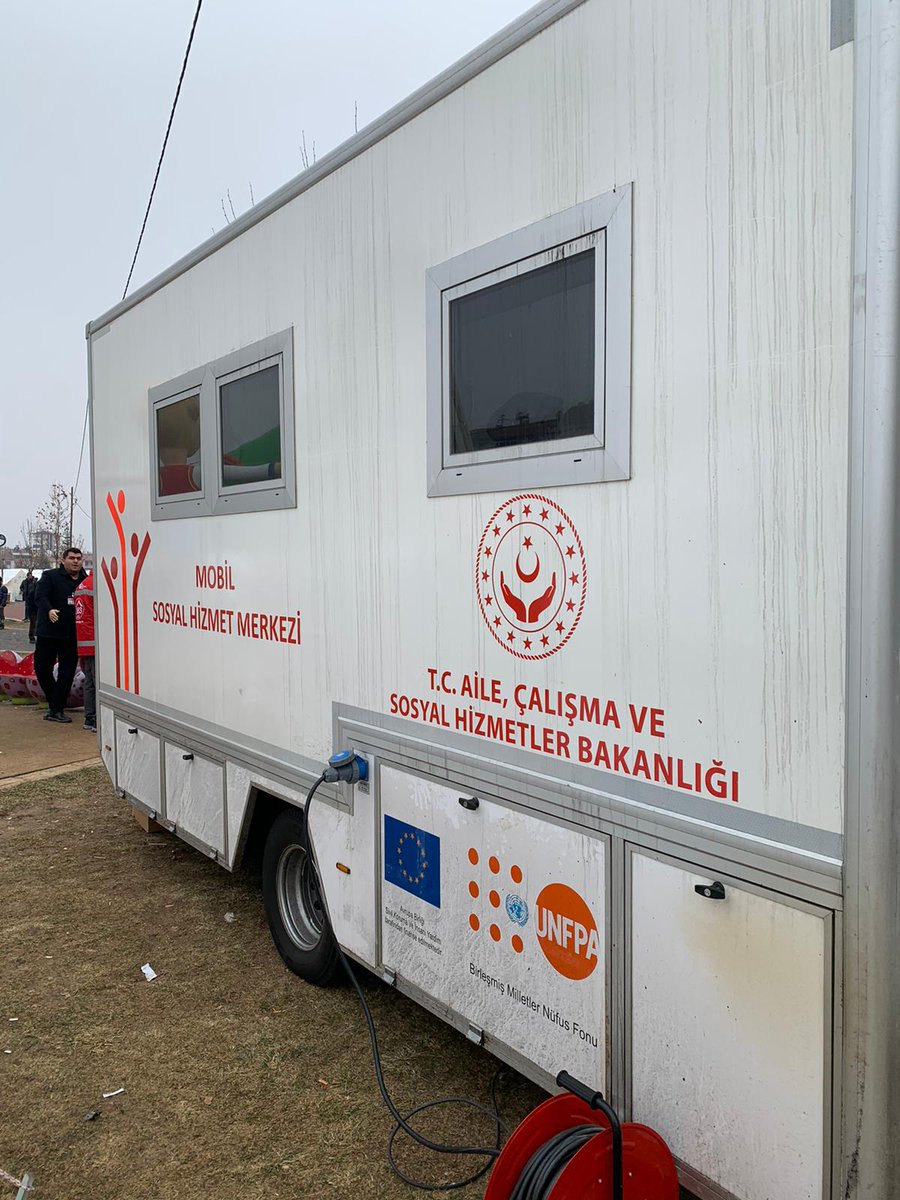 echo_Europe's tweet photo. Our thoughts are with those affected by the recent earthquake in #Turkey. 

The EU-funded @ailevecalisma mobile social services have now been extended to the hardest hit areas where they help identify the needs of the population and provide psychosocial support. https://t.co/9Hh1HZxkPB