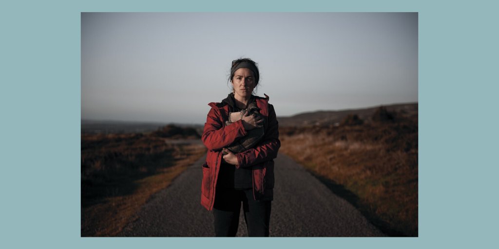 LlenCymru's tweet photo. Llyfr Glas Nebo - Manon Steffan Ros.
Nofel fuddigol #LLYF19 sydd wedi creu argraff syfrdanol ar ddarllenwyr. Bydd yr addasiad llwyfan yn dechrau ar daith hir-ddisgwyliedig heno! Nifer prin o docynnau ar ôl ar gyfer un neu ddau leoliad. Mwy yma: https://t.co/EpDUzNp5Iw https://t.co/TRh3DaItZS
