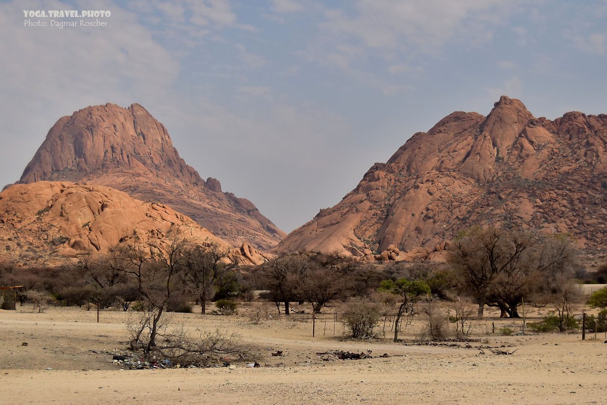 dagmar_roscher's tweet photo. On the way to Spitzkoppe Mountain in Namibia. #Spitzkoppe #SpitzkoppeMountain #SpitzkoppeNamibia #Namibia #Inselberg #Mountains #NamibiaTour #LandscapePhotography #TravelPhotography #ReiseFotografie #LandchaftsFotografie https://t.co/xPMwyeRcV4