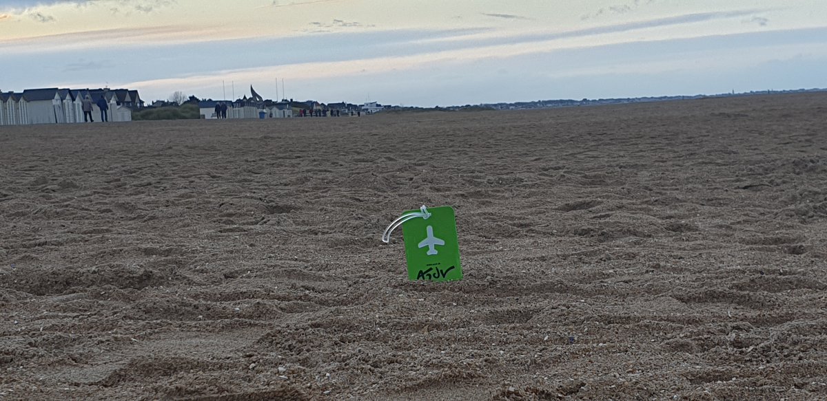 A2JV44's tweet photo. Les journées se rallongent et les températures se radoucissent, rien de mieux pour une balade en bord de mer en ce dernier jour de janvier 😁 #à1jypenseà2jyvais marcher mais pas me baigner  😜 https://t.co/LLnMHzoVIa