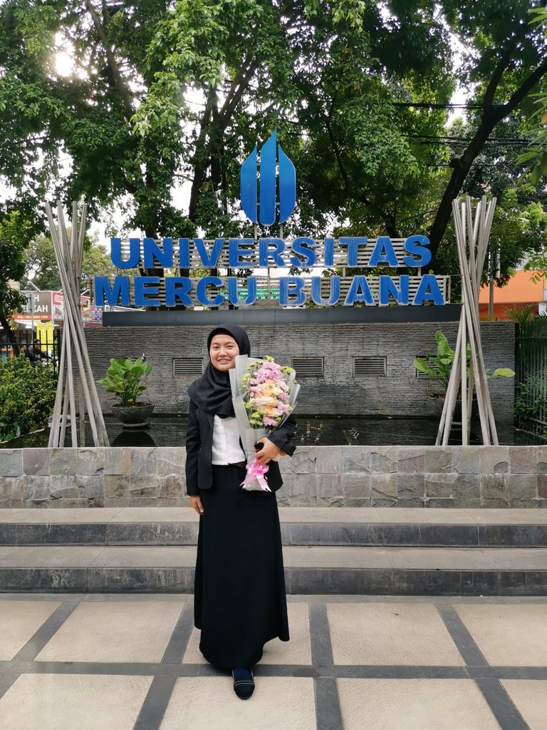 AmbarChyntia's tweet photo. kalau kmren ada yg bilang lulus bukanlah tahap akhir tapi awal dari sebuah perjalanan, tapi buat aku 3th kerja sembari 2th kuliah,perjalanan sudah dimulai mari waktunya untuk melanjutkanke tahap lebih lagi🤘 https://t.co/52Z7JicHuv