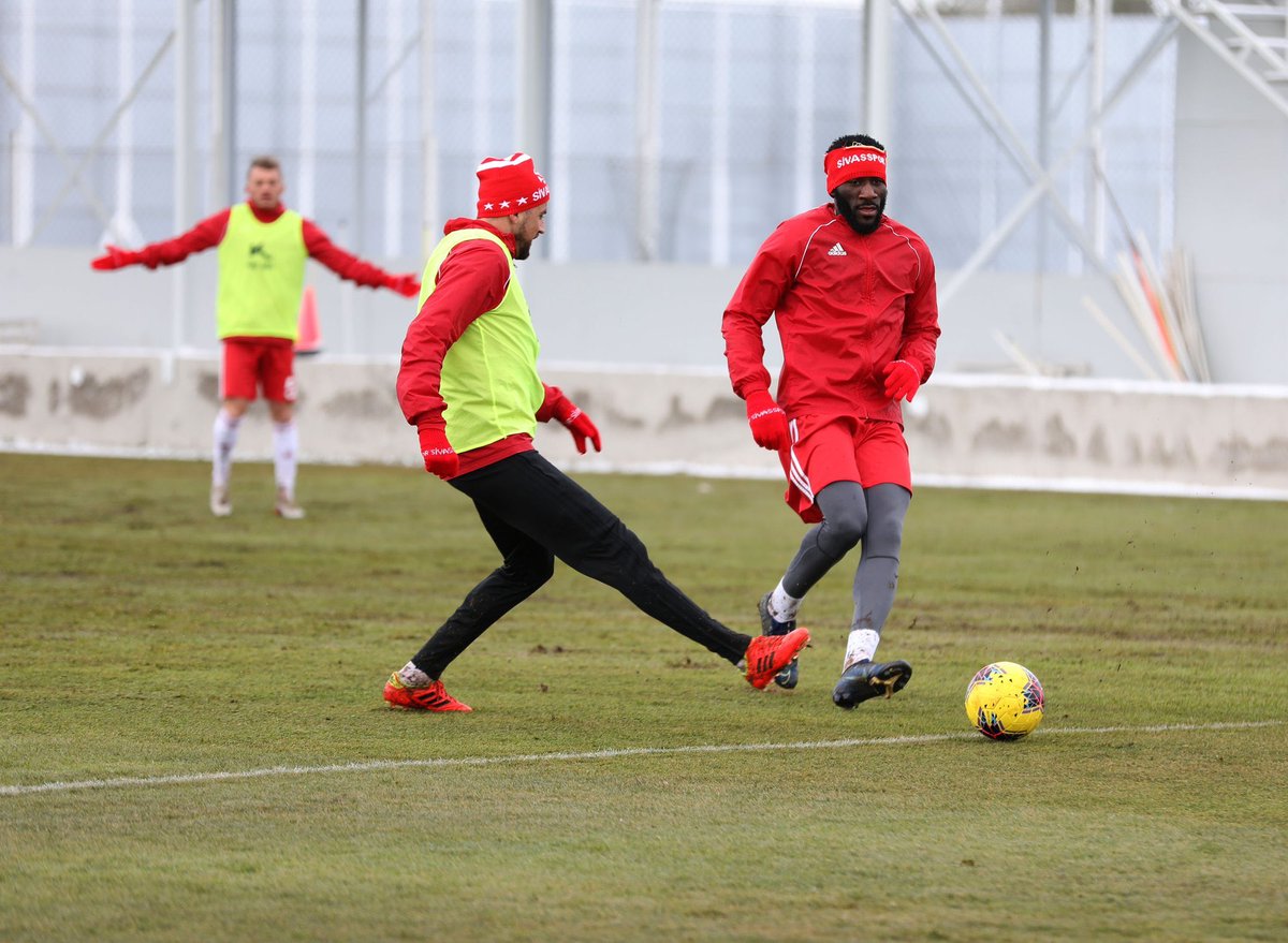 DSClaudemir's tweet photo. ⚽️⚽️❤️❤️ https://t.co/T8h37rLPZZ