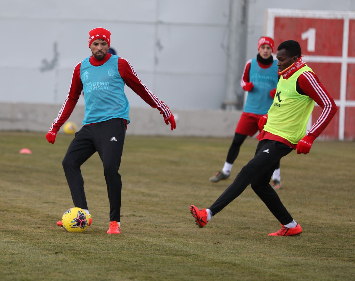 DSClaudemir's tweet photo. ⚽️⚽️❤️❤️ https://t.co/T8h37rLPZZ