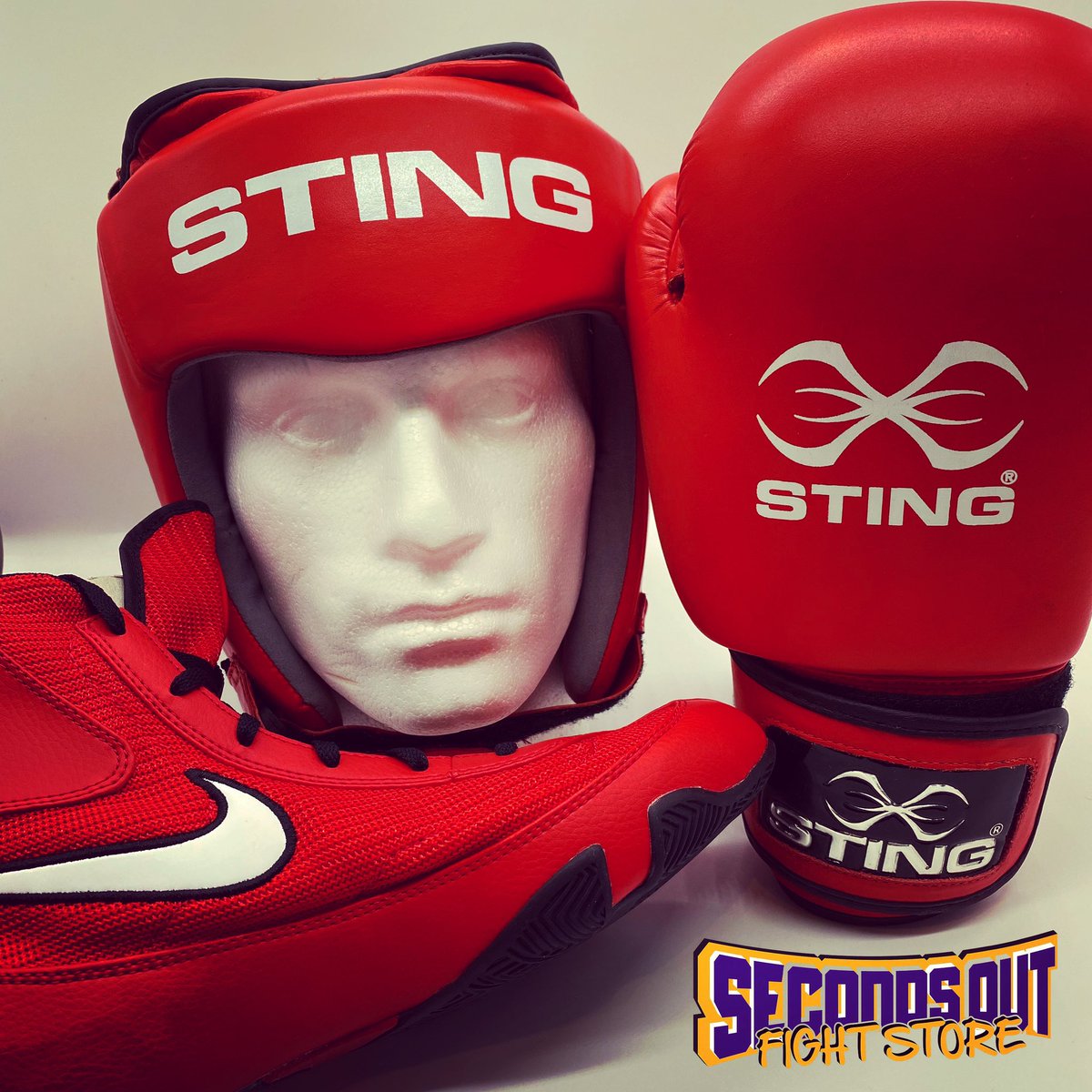 secondsout_'s tweet photo. The perfect AIBA combo for a Friday morning 😎
#NikeBoxing #StingBoxing #SecondsOut https://t.co/mVak6ho4YN