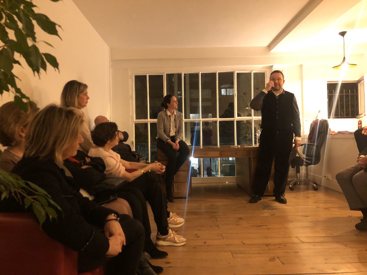 VidokFormations's tweet photo. #AFTERWORK 👩‍🏫 👥 Hier nous organisions notre 1er atelier d’initiation sur le thème de la prise de parole en public avec 2 experts qui ont présenté conseils et mises en situation.
👏 Merci à @geoffroyboulard Maire du 17ème arrondissement de #Paris pour sa présence et son soutien ! https://t.co/xny9STSvvL