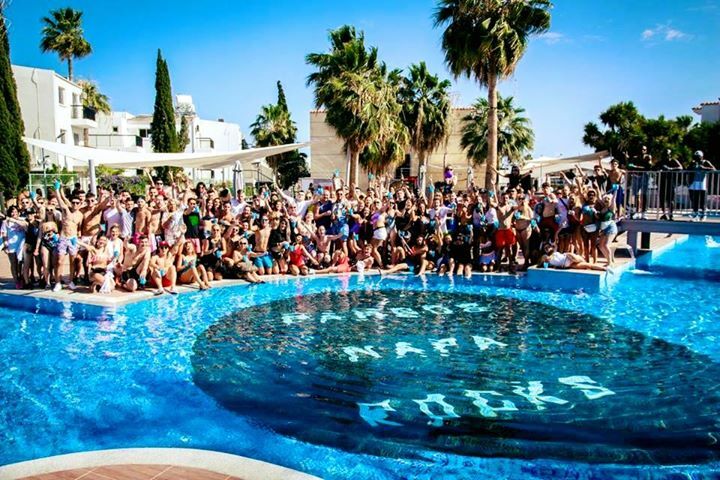 The messiest event in Ayia Napa, with guest DJ’s &amp; Napa’s workers family attending every week 💙

#pambosnaparocks #ayianapa #poolparty