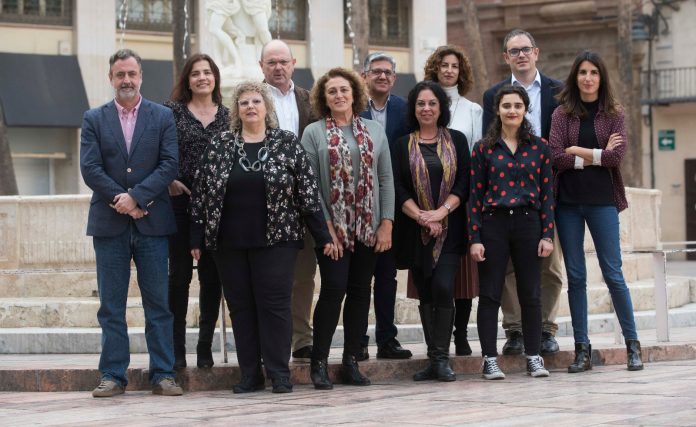 aprensamalaga's tweet photo. La periodista @ElenaBCastilla se ha convertido hoy en la primera mujer en presidir la @aprensamalaga, tras recoger el testigo de @RafaSalasG.  

Conoce a su nueva Junta Directiva en ➡️ https://t.co/Kx29MakkLk https://t.co/Eba7ao6Bav