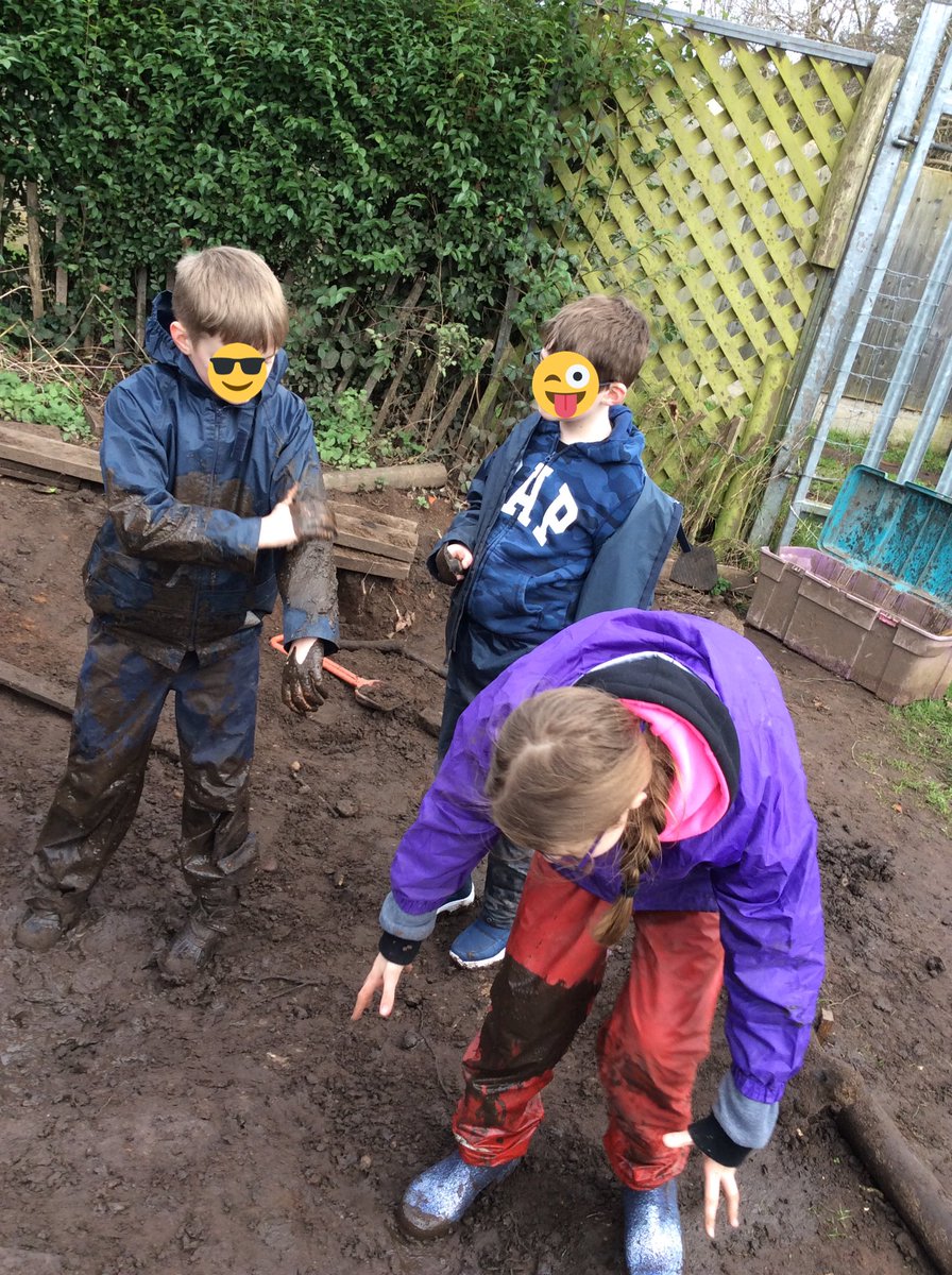 foley_park's tweet photo. Year 5 mud monsters! Still loving the chickens. #weloveourchucks #mudmudmud #forestschoollife https://t.co/AMbnPngNzO