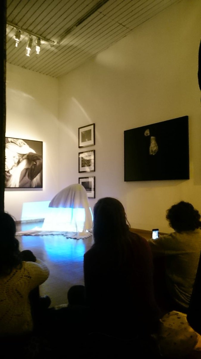 IdemexParis's tweet photo. Recherche scénique collective autour de la poétique du corps, du mouvement, de l'espace, de la mémoire…
#Paysagenomade, une performance poétique qui marque
C'était à l’Institut culturel du #Mexique, par la #chorégraphe Paulina Rubarca @agiteysirva collectif #VIIDA https://t.co/VoqlAdgHtV