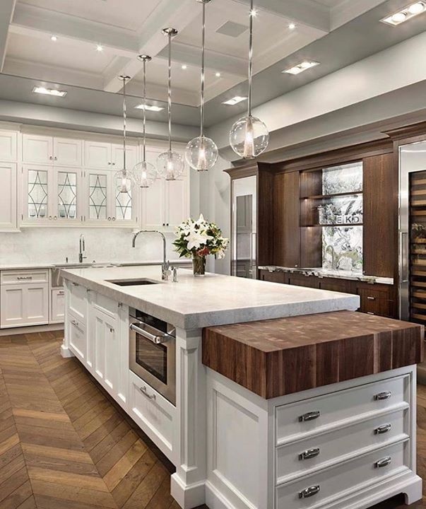 REMAXNEHouston's tweet photo. Such an elegant kitchen design 😍👌. What design elements do you like best? #kitchen  #kitchendesign  #kitchendesignideas  #fixerupper  #kitchendecor  #kitchendecorideas  #kitchens  #interiordesign https://t.co/LtHNEFnBAx https://t.co/AENnp5UVyE