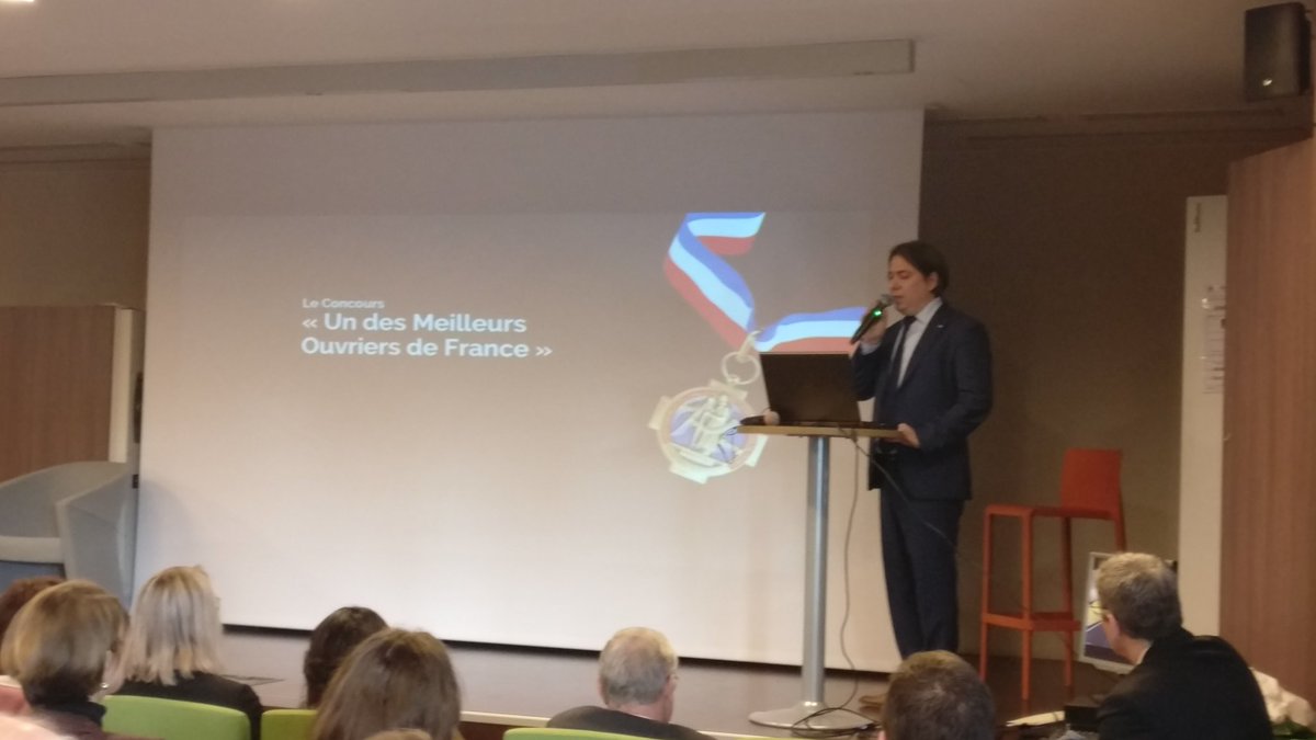 FTravail_ARA's tweet photo. Frédéric Gaudette @novamotion, #MOF 🇫🇷 en imagerie #numérique, parrain de cette 1ère édition des Rencontres #RH du #Digital
« Nous devons aller chercher les talents où ils sont, notamment via les réseaux sociaux professionnels » https://t.co/uVvHps5k1V